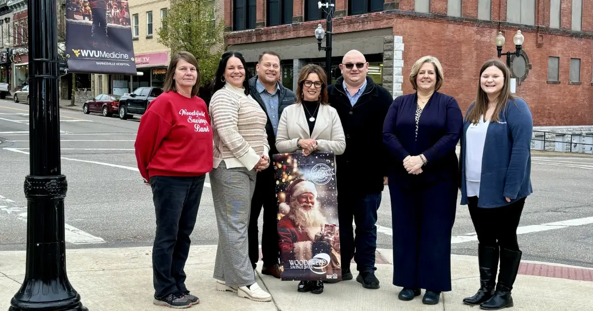 Hospital, Bank, Chamber Team Up for Holiday Display